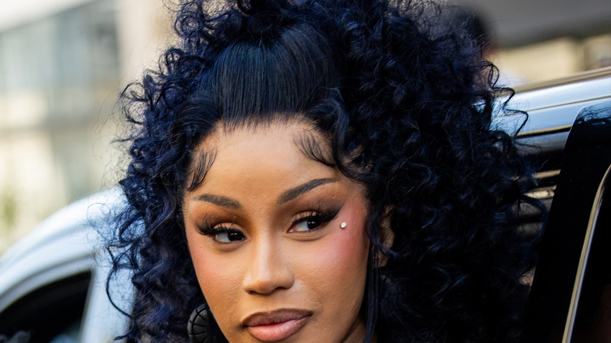 "Cardi B's Video Shoot Turns Chaotic: Photographer Clashes with Security, Faces Disorderly Conduct Charges"