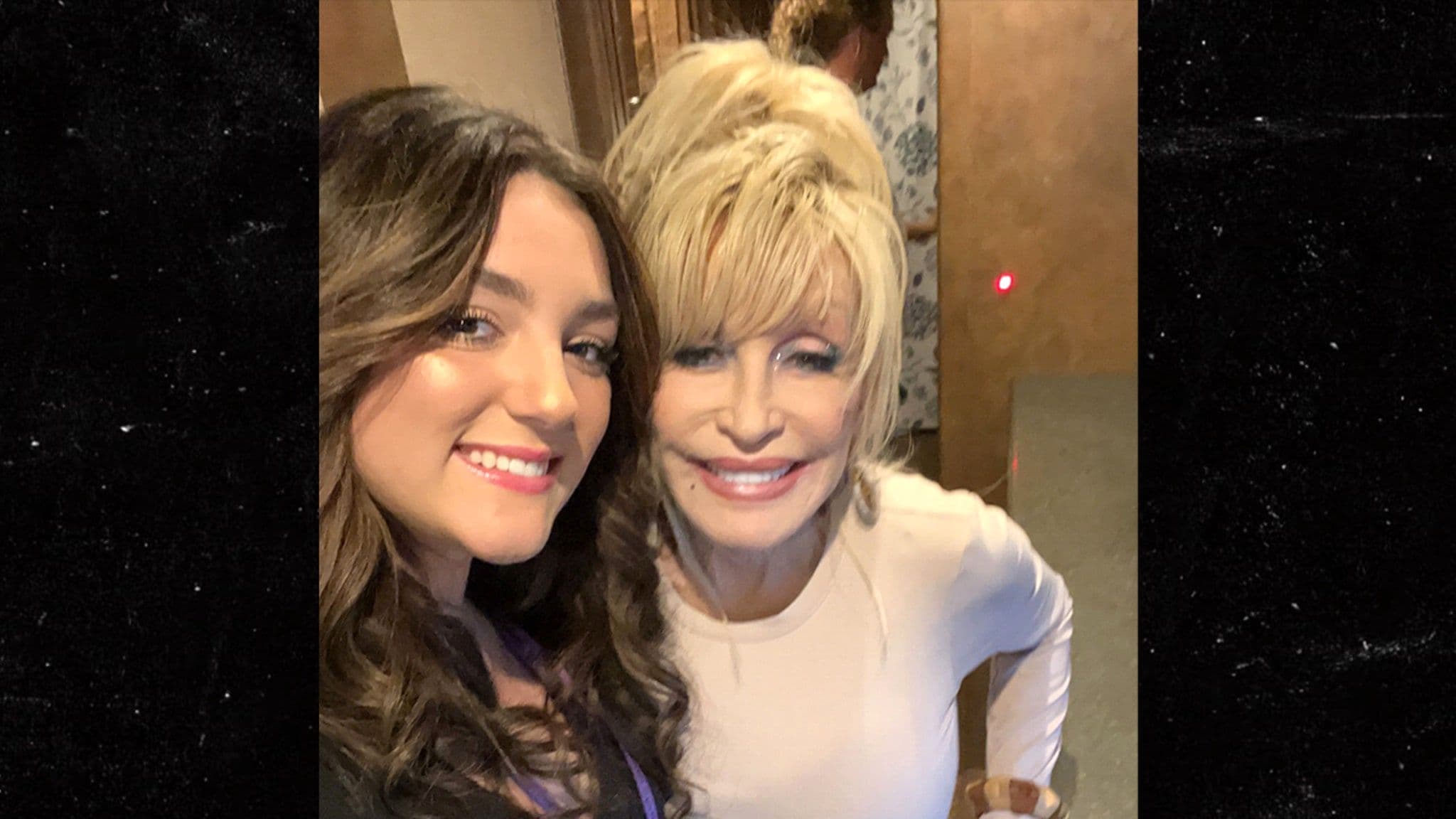 Granny’s Midnight Calls: How Dolly Parton’s 4 AM Phone Calls Became a Lifeline for Her Niece" The phone would ring