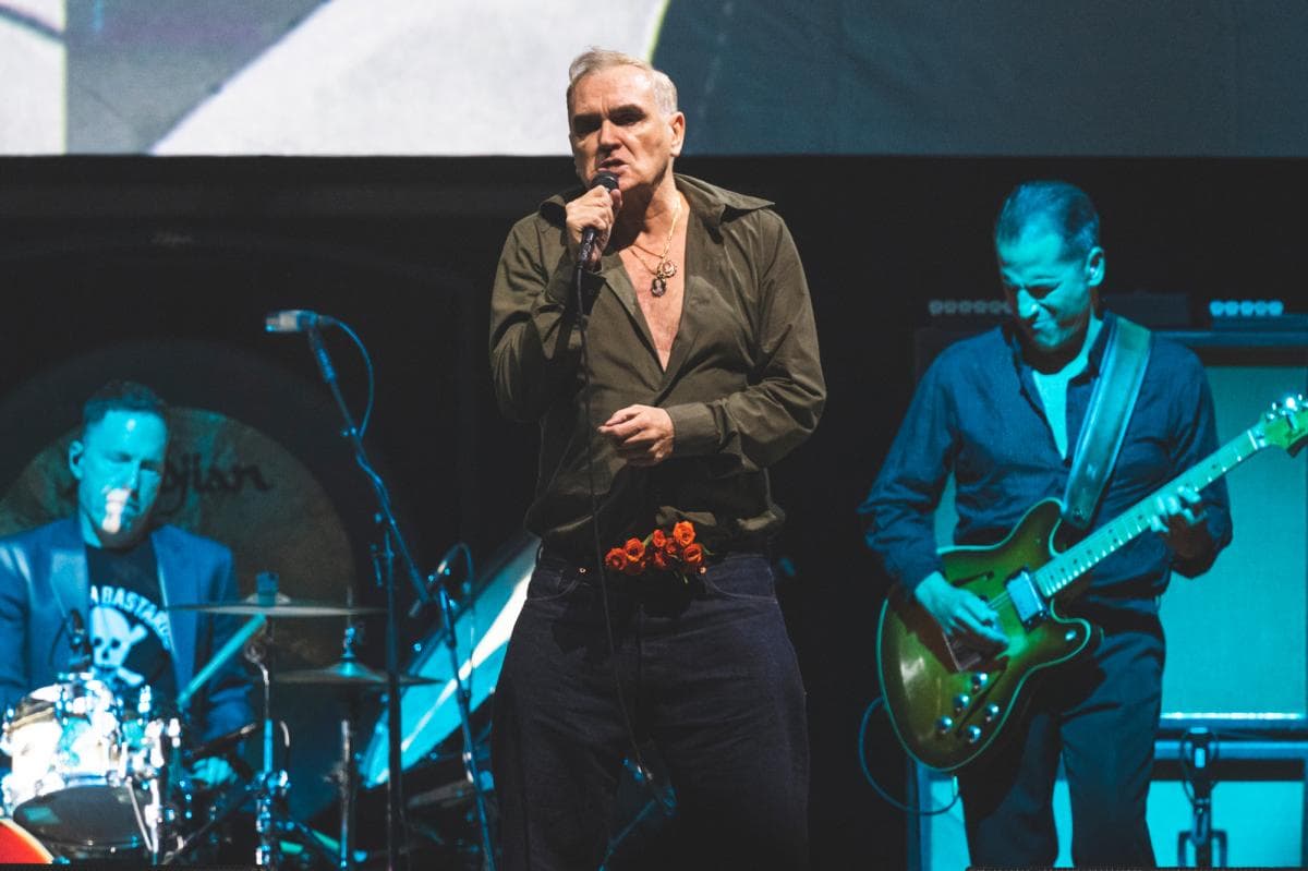 Morrissey Halts Vegas Residency Amidst Unforeseen Challenges - Sleepless Nights Strike Again!