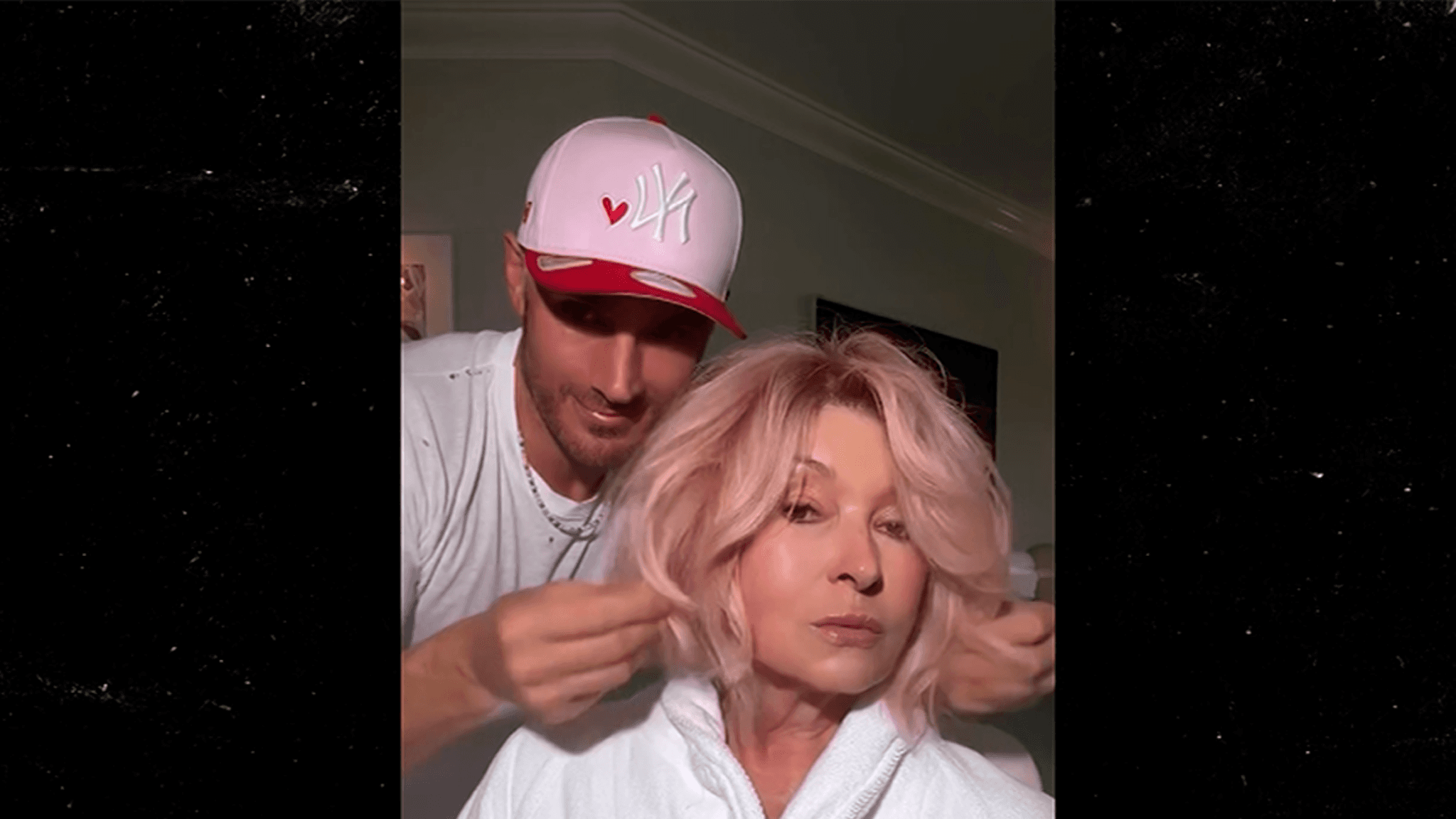 Martha Stewart Embraces the Rose Gold Era: A Stylish Rebirth at 85!